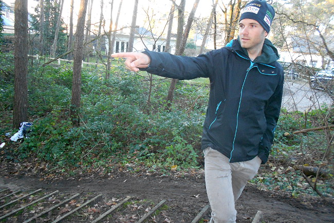 Niels Albert laat crossparcours bouwen in 'zijn achtertuin'