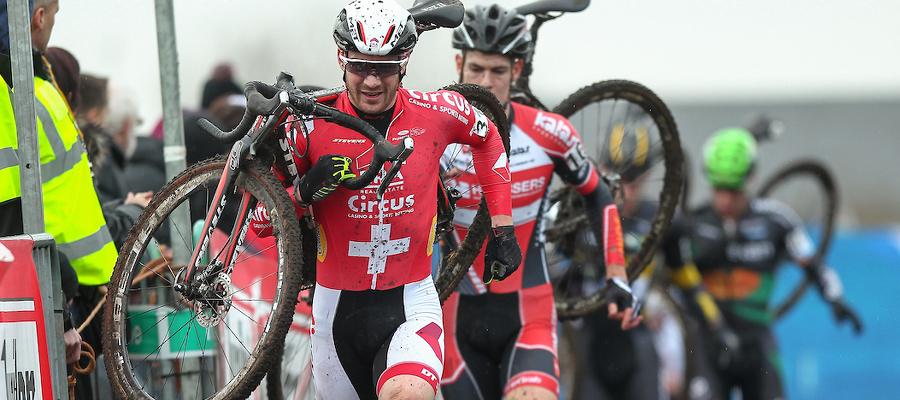 Zwitserse kampioen hangt fiets aan de haak