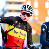 Pauwels Sauzen-Altez Industriebouw versterkt zich met Jari Van Lee