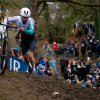 Joris Nieuwenhuis is op de sukkel met geblesseerde knie