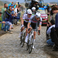 Hattrick in Paris-Roubaix voor Van der Poel