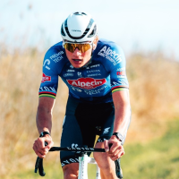 Van der Poel triomfeert op de Champs-Elysées