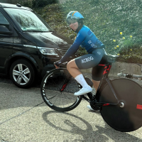 Katrijn De Ceulaer maakt als wegrenster deel uit van een crossploeg