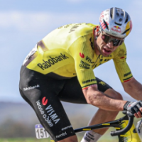 Wout van Aert wint Parijs-Roubaix 2026