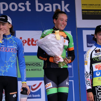Foto's dames in Ronse