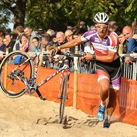 Mathieu Van der Poel grijpt grote beer in Meulebeke