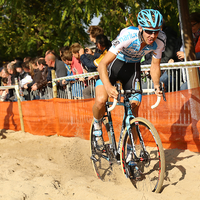 Mathieu Van der Poel grijpt grote beer in Meulebeke