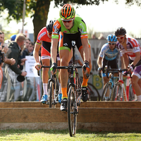 Mathieu Van der Poel grijpt grote beer in Meulebeke