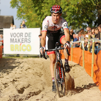 Mathieu Van der Poel grijpt grote beer in Meulebeke