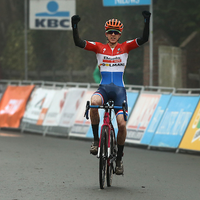 Van der Poel de beste in Otegemse Weversmisdagcross