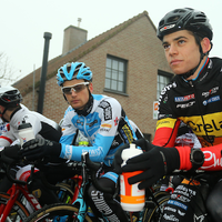 Van der Poel de beste in Otegemse Weversmisdagcross