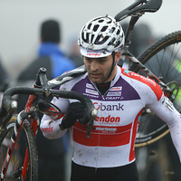 Van der Poel de beste in Otegemse Weversmisdagcross