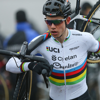 Van der Poel de beste in Otegemse Weversmisdagcross