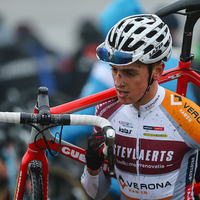 Van der Poel de beste in Otegemse Weversmisdagcross