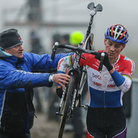 Van der Poel de beste in Otegemse Weversmisdagcross