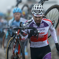 Van der Poel de beste in Otegemse Weversmisdagcross