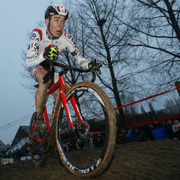 Van der Poel de beste in Otegemse Weversmisdagcross