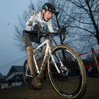 Van der Poel de beste in Otegemse Weversmisdagcross