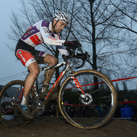 Van der Poel de beste in Otegemse Weversmisdagcross