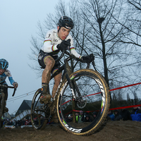 Van der Poel de beste in Otegemse Weversmisdagcross