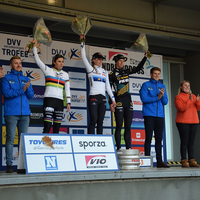 Dames en heren in Flandriencross