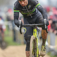 Van Aert pakt eerste zege in WK-shirt bij elite in Eeklo