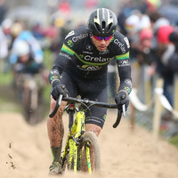 Van Aert pakt eerste zege in WK-shirt bij elite in Eeklo