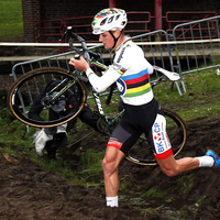 Knappe zege van wereldkampioen Mathieu van der Poel