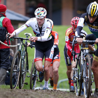 Knappe zege van wereldkampioen Mathieu van der Poel