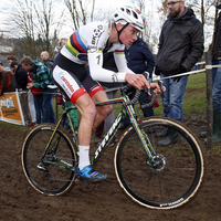 Knappe zege van wereldkampioen Mathieu van der Poel