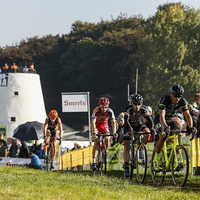 Vier man streed voor winst in Ronse. Wout van Aert pakt 5 op 5.