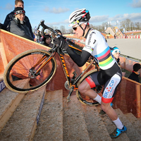 Wereldkampioen Mathieu van der Poel in Lignières-en-Berry