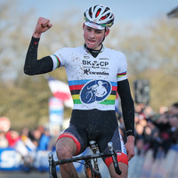 Wereldkampioen Mathieu van der Poel in Lignières-en-Berry