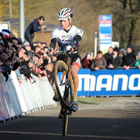 Wereldkampioen Mathieu van der Poel in Lignières-en-Berry