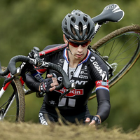 Lars van der Haar demonstreert op de Cauberg