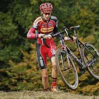 Lars van der Haar demonstreert op de Cauberg