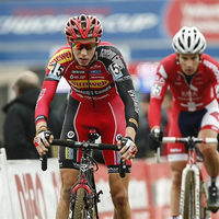 Lars van der Haar demonstreert op de Cauberg