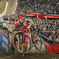 Elite heren: spannende strijd voor de 2de plaats in Zonhoven