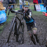 Foto's top drie bij de dames in Kasteelcross Zonnebeke