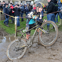 Foto's top drie bij de dames in Kasteelcross Zonnebeke