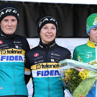 Foto's top drie bij de dames in Kasteelcross Zonnebeke