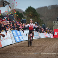 Iserbyt snelt naar winst in Flamanville
