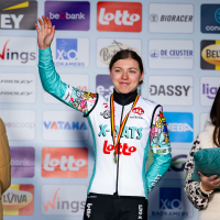 Kiona Crabbé grijpt mooie bronzen plak