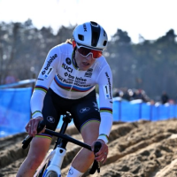 Op jacht naar een eerste zege in de nieuwe regenboogtrui