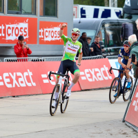 Toon Vandebosch grijpt de zege in Essen