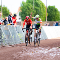 Inge van der Heijden wint de Berencross