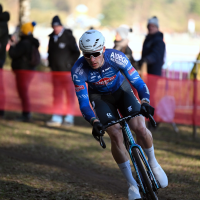 Vandeputte remonteert Vanthourenhout in laatste rechte lijn
