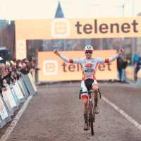 Michael Vanthourenhout wint in Middelkerke