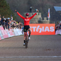 Knappe Wereldbekerzege voor Aniek van Alphen