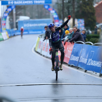 Brand nog ongeslagen in Ladies Trophy en Van der Poel zit aan 7/7